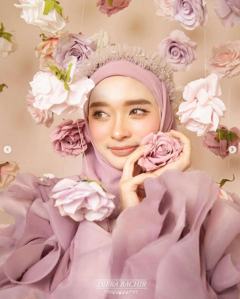 8 Potret Terbaru Inara Rusli Putuskan Jadi Model, Dikira Suntik Putih Gegara Mirip Barbie Hidup!