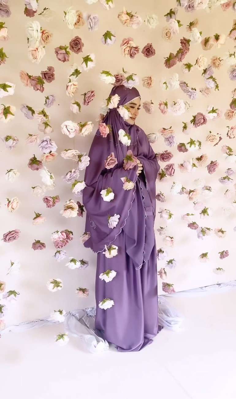 8 Potret Terbaru Inara Rusli Putuskan Jadi Model, Dikira Suntik Putih Gegara Mirip Barbie Hidup!