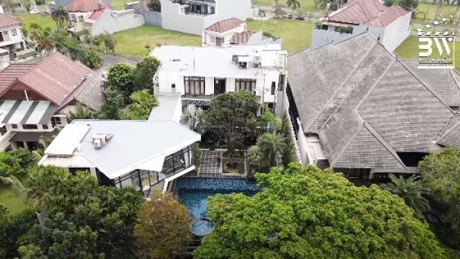 Rumah Artis ini Punya Danau & Lapangan Golf Pribadi, Dijuluki Sultan Malang, Raffi Ahmad Tak Ada Apa-Apanya, Ini Potretnya