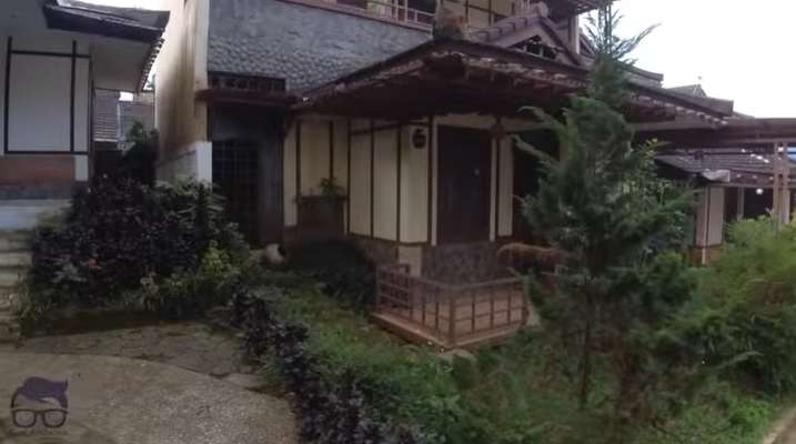 10 Potret Kampung Zombie Terbengkalai di Kawasan Cipanas, Puluhan Rumah Kosong & Tak Terawat, Ngeri Banget!