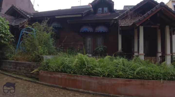 10 Potret Kampung Zombie Terbengkalai di Kawasan Cipanas, Puluhan Rumah Kosong & Tak Terawat, Ngeri Banget!