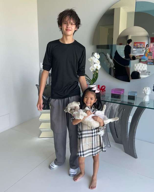 Potret Rumah Mewah Farah Quinn di Amerika Serikat, Penampakan Dapurnya Curi Perhatian!