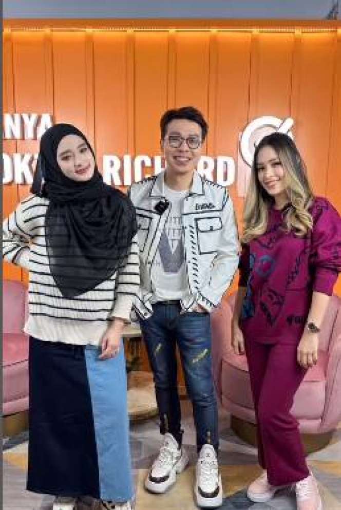 Potret Lady Nayoan dan Inara Rusli: Teman Lama, Punya Nasib Serupa