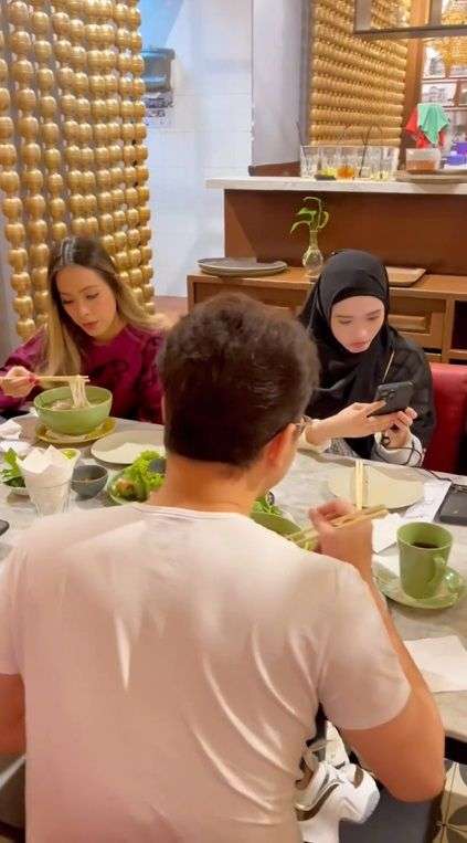 Potret Lady Nayoan dan Inara Rusli: Teman Lama, Punya Nasib Serupa