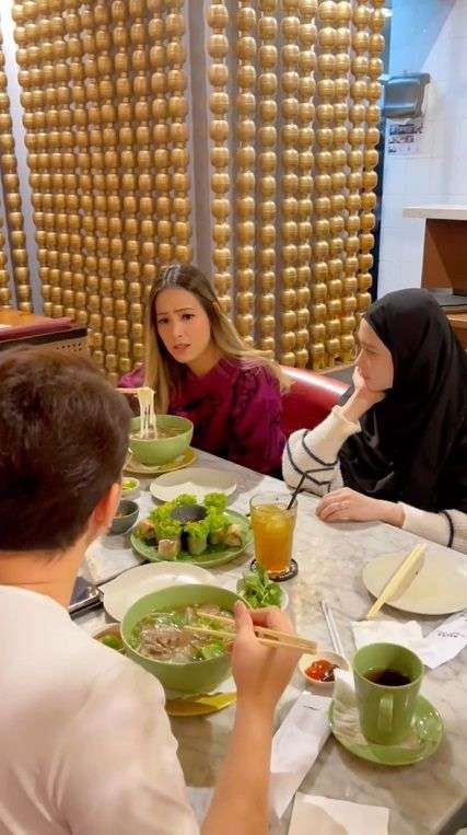 Potret Lady Nayoan dan Inara Rusli: Teman Lama, Punya Nasib Serupa