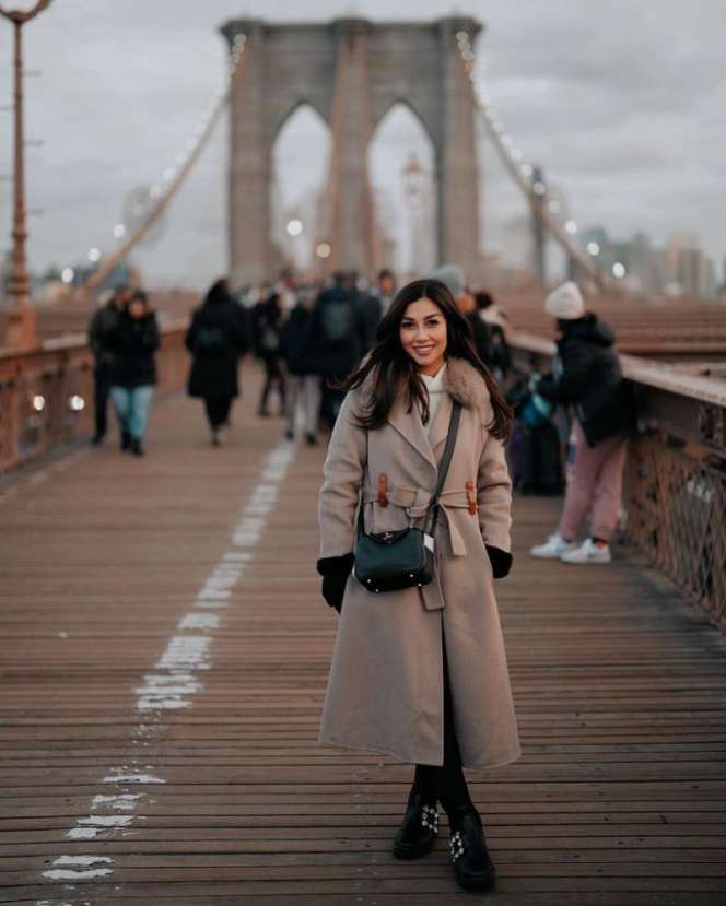 OOTD Nisya Ahmad yang Dijuluki Hot Mom, Gak Kalah Sama Syahnaz