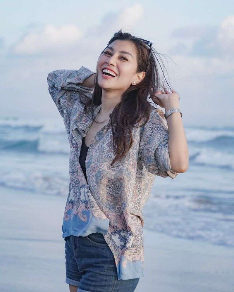 OOTD Nisya Ahmad yang Dijuluki Hot Mom, Gak Kalah Sama Syahnaz