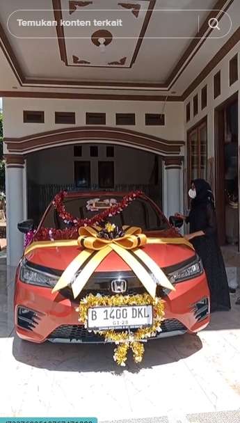 Viral Pernikahan Sultan Madura, Seserahannya Buket Uang Ratusan Juta & Mobil Mewah, Begini Penampakannya!