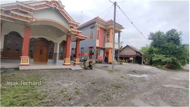 Deretan Rumah Mewah di Kampung TKI Korea, Ternyata Ada di Lereng Gunung Ponorogo, Nggak Kalah Elite Dari Hunian Kota!