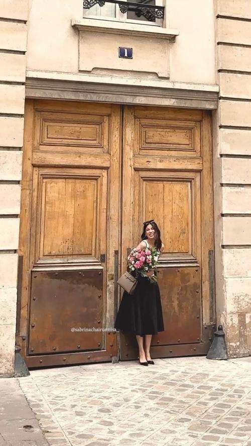 Potret Sabrina Chairunnisa Liburan ke Paris, Bergaya ala Serial Emily in Paris