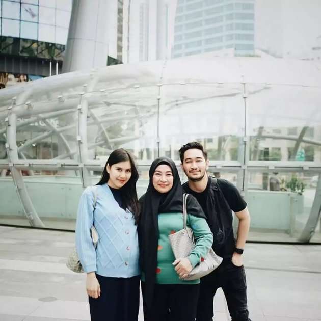 10 Potret Mertua Syahnaz Sadiqah yang Ternyata Tajir Melintir, Akui Takut Tahu Kelakuannya!