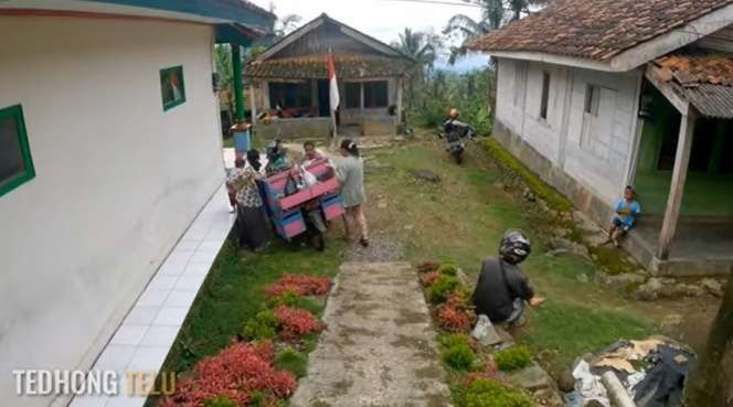 Penampakan Kampung Unik di Banyumas, Warganya Hidup Berdampingan dengan Bebatuan Super Besar!