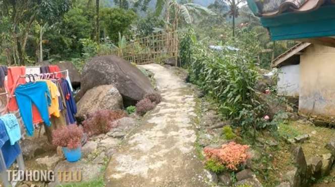 Penampakan Kampung Unik di Banyumas, Warganya Hidup Berdampingan dengan Bebatuan Super Besar!