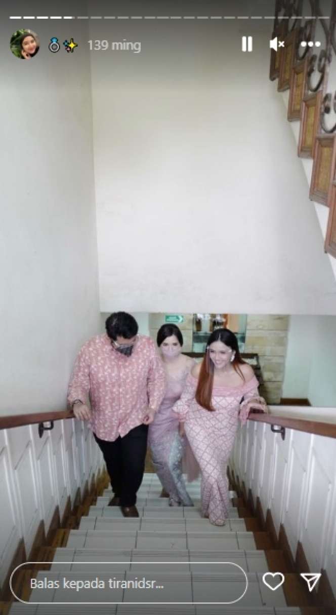 Masih Ingat Tirani Dwitasari, Cewek Paling Hits di Facebook? Dipersunting Sultan, Kini Rumahnya Megah Bak Istana, Ini 9 Potretnya