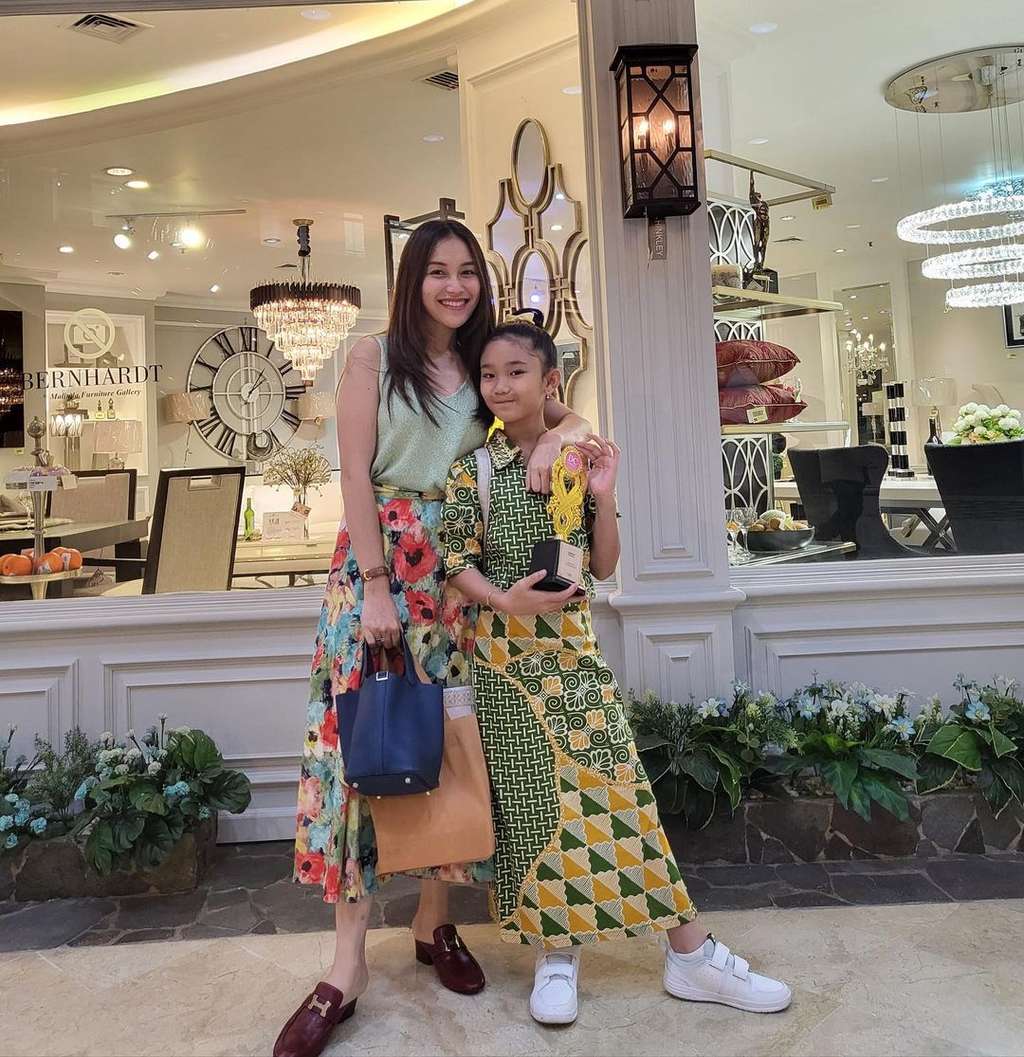Potret Senyum Manis Bilqis Anak Ayu Ting Ting yang Kini Pakai Kawat Gigi 