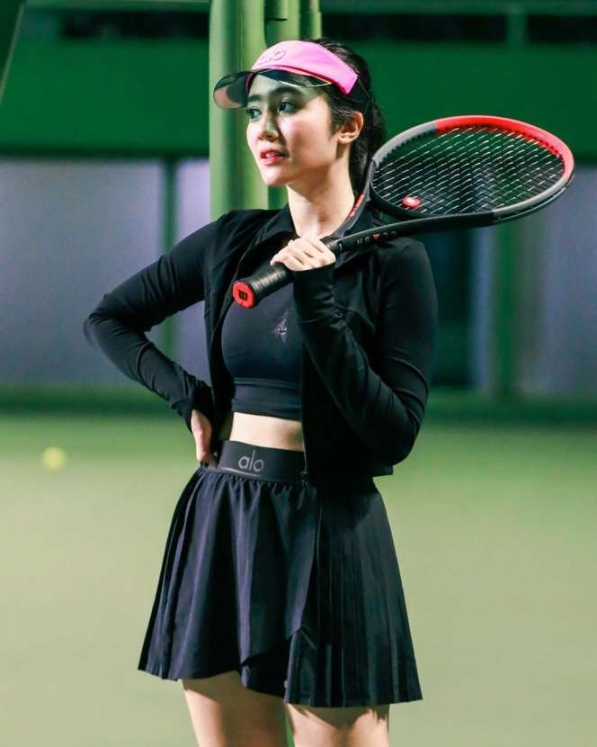 Potret Febby Rastanty Tampil Stunning Bermain Tenis, Netizen Salfok Sama Bagian Ini: 'Tenis tapi Bukan Tiba-tiba'
