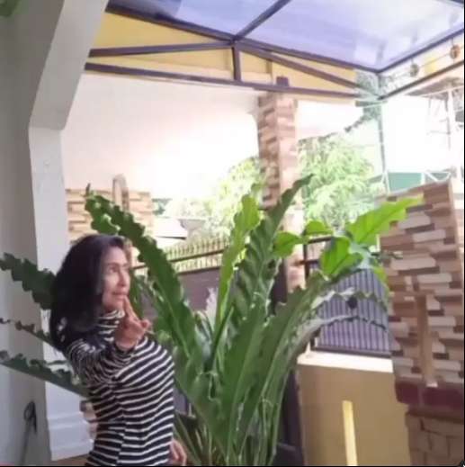 10 Potret Rumah Tessa Mariska, Artis Lawas yang Viral Nyanyi `Yu Brik My Hat Brik My Haf`, Jauh dari Mewah!