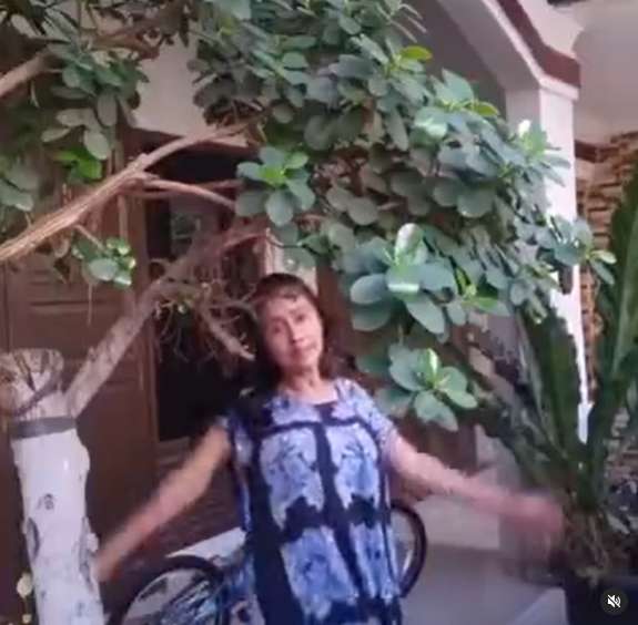 10 Potret Rumah Tessa Mariska, Artis Lawas yang Viral Nyanyi `Yu Brik My Hat Brik My Haf`, Jauh dari Mewah!