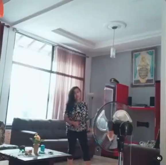 10 Potret Rumah Tessa Mariska, Artis Lawas yang Viral Nyanyi `Yu Brik My Hat Brik My Haf`, Jauh dari Mewah!