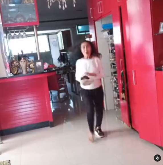 10 Potret Rumah Tessa Mariska, Artis Lawas yang Viral Nyanyi `Yu Brik My Hat Brik My Haf`, Jauh dari Mewah!