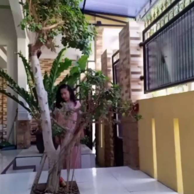 10 Potret Rumah Tessa Mariska, Artis Lawas yang Viral Nyanyi `Yu Brik My Hat Brik My Haf`, Jauh dari Mewah!