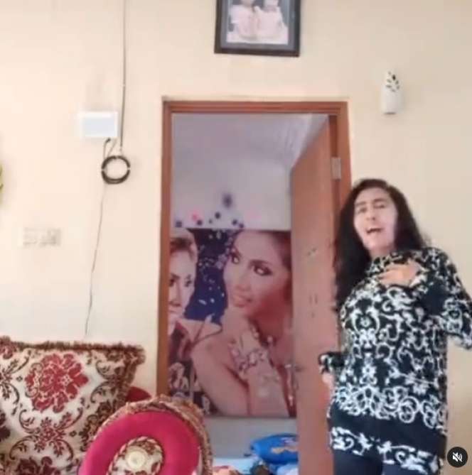 10 Potret Rumah Tessa Mariska, Artis Lawas yang Viral Nyanyi `Yu Brik My Hat Brik My Haf`, Jauh dari Mewah!