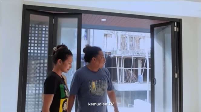 Potret Pembangunan Rumah Baru Indah Permatasari dan Arie Kriting, Desainnya Super Mewah, Siap Ditempati Dalam Waktu Dekat!