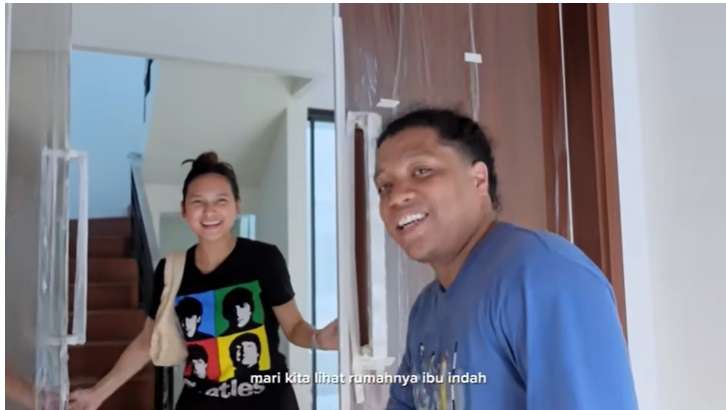 Potret Pembangunan Rumah Baru Indah Permatasari dan Arie Kriting, Desainnya Super Mewah, Siap Ditempati Dalam Waktu Dekat!