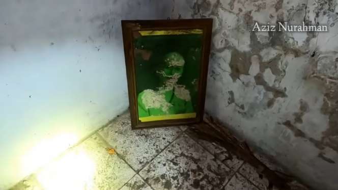 Rumah Kosong Belasan Tahun Ini Bikin Warga Sekitar Takut, Ternyata Ada Sosok Seram yang Jadi Penghuni!