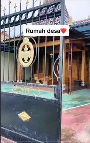 Viral Rumah Mewah Bak Istana Keraton di Kampung, Dikira Milik Pejabat Ternyata Kuli Bangunan, Ini Potretnya