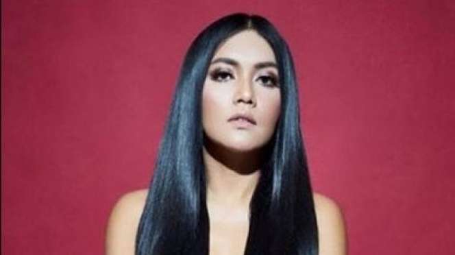Potret Wajah Denada Sebelum VS Sesudah Oplas, Dikira Beda Orang?