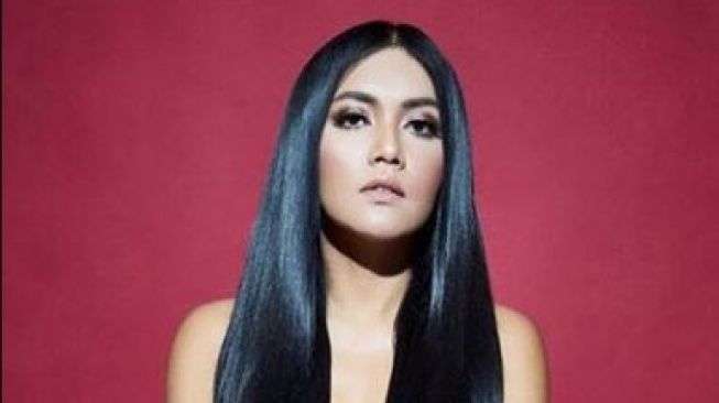 Potret Wajah Denada Sebelum VS Sesudah Oplas, Dikira Beda Orang?
