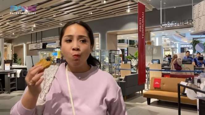 Awalnya 'Cuma Lihat-Lihat', Potret Nagita Slavina Bawa Pulang Belanjaan sampai 20 Troli