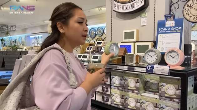 Awalnya 'Cuma Lihat-Lihat', Potret Nagita Slavina Bawa Pulang Belanjaan sampai 20 Troli