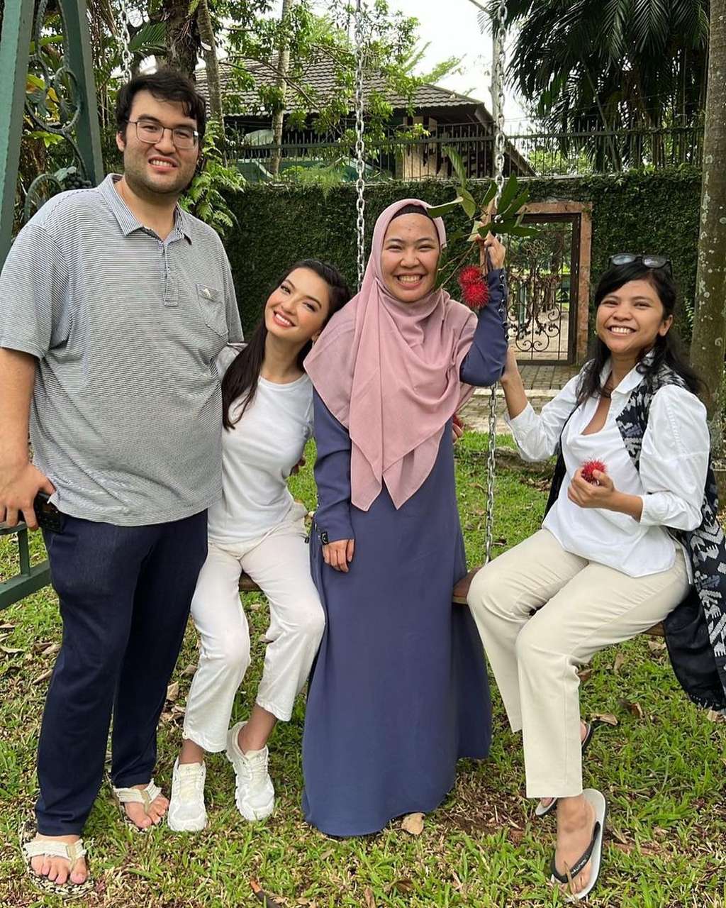 10 Potret Rumah Raline Shah di Kampung, Ada Kebun Binatang Pribadi, Netter: Ini Baru Keluarga Sultan!