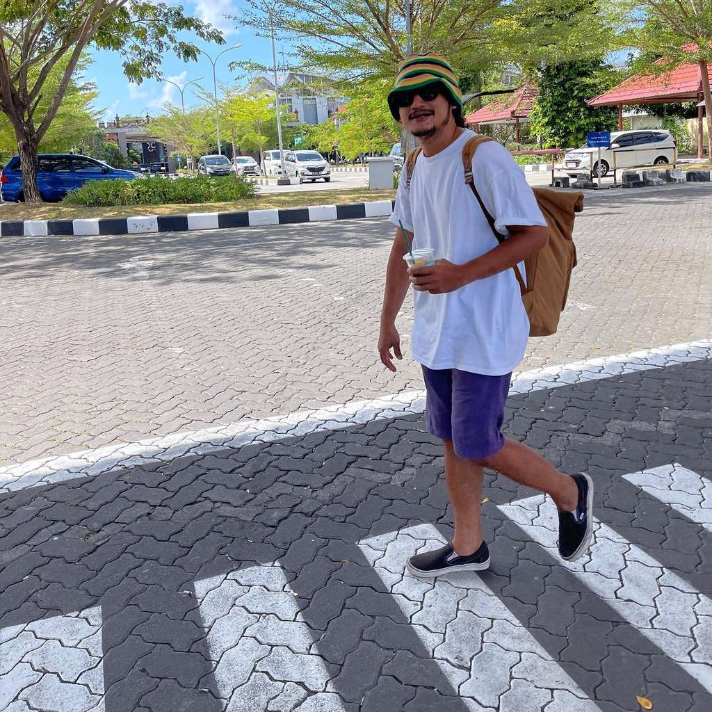 Komedian Ternama Ini Pilih Balik Kampung Demi Rawat Ibu, Kini Menepi dari Dunia Hiburan dan Buka Usaha Warung!