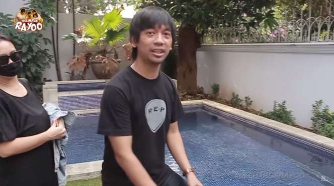 Pria Miskin ini Dulu Tidur Beralas Tikar, Kini Jadi Artis `Sultan`, Punya Rumah Rp20 M, 77 Bisnis & Koleksi Mobil Sport, Siapa Dia?