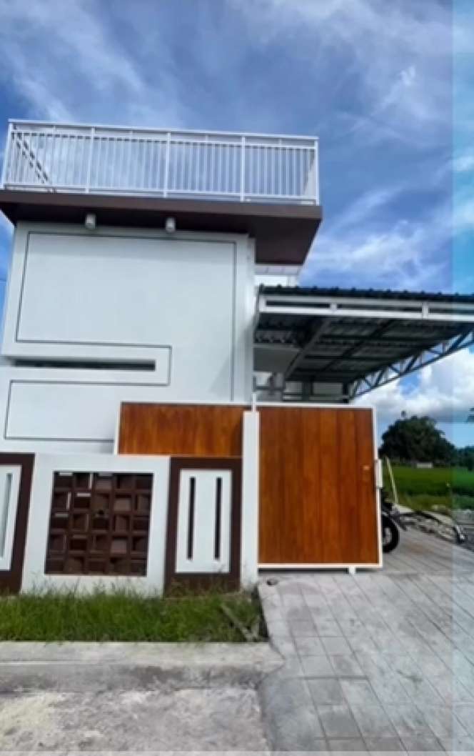 Viral Rumah Mewah di Tengah-Tengah Sawah, Ada Sungai Mengalir Bak Istana, Netizen: Enak Nggak Ada Tetangga Julid