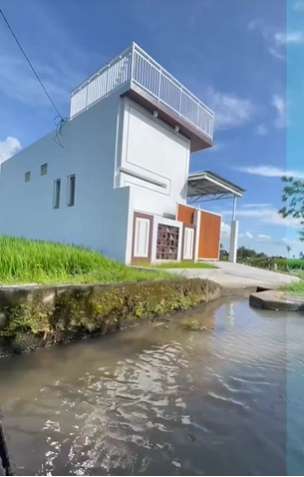 Viral Rumah Mewah di Tengah-Tengah Sawah, Ada Sungai Mengalir Bak Istana, Netizen: Enak Nggak Ada Tetangga Julid