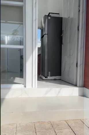 Viral Rumah Mewah di Tengah-Tengah Sawah, Ada Sungai Mengalir Bak Istana, Netizen: Enak Nggak Ada Tetangga Julid