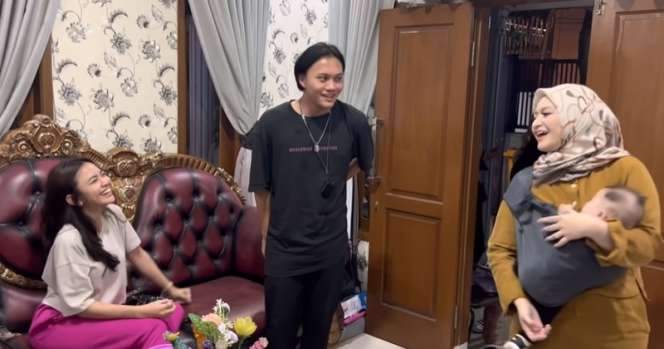 Potret Akrab Nathalie Holscher dan Mahalini Raharja, Paras Cantik Keduanya Sering Disebut Mirip 