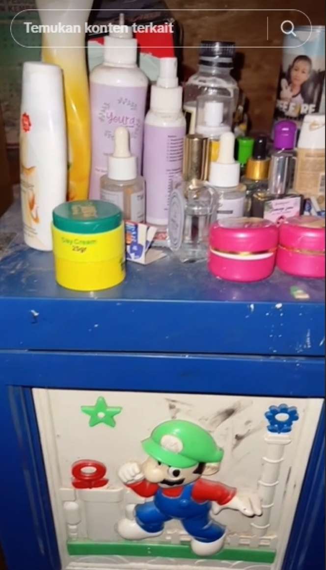 10 Potret Rumah Tiktoker Popo Barbie, Viral Video Syur dengan Patung, Kumuh Berantakan & Dinding Masih Batu Bata