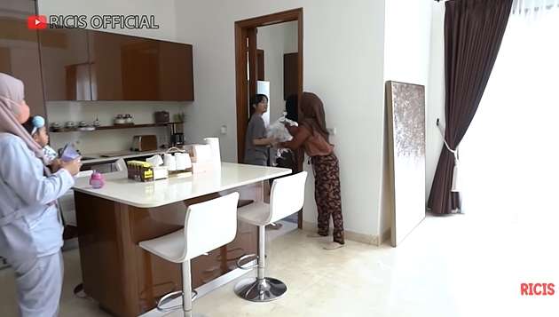 12 Adu Mewah Rumah Fuji VS Marsha Aruan, Kini Akrab Bak Bestie, Masih Tajir Sang Selebgram?