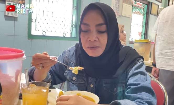 Potret Rieta Amilia Pulang Kampung ke Yogyakarta, Rumah Masa Kecilnya Berada di Komplek Elit 