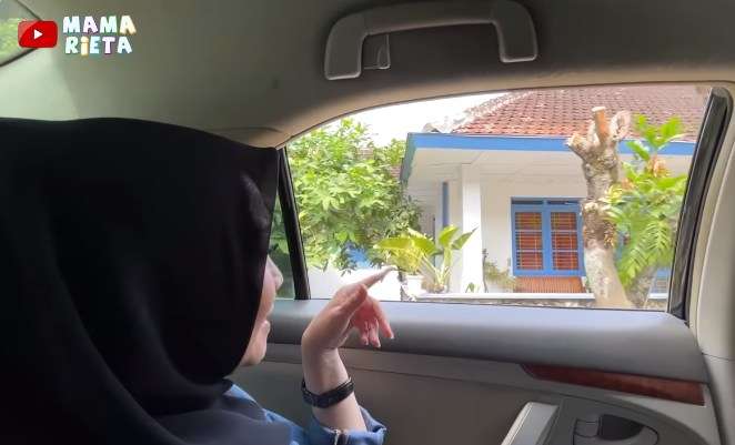 Potret Rieta Amilia Pulang Kampung ke Yogyakarta, Rumah Masa Kecilnya Berada di Komplek Elit 