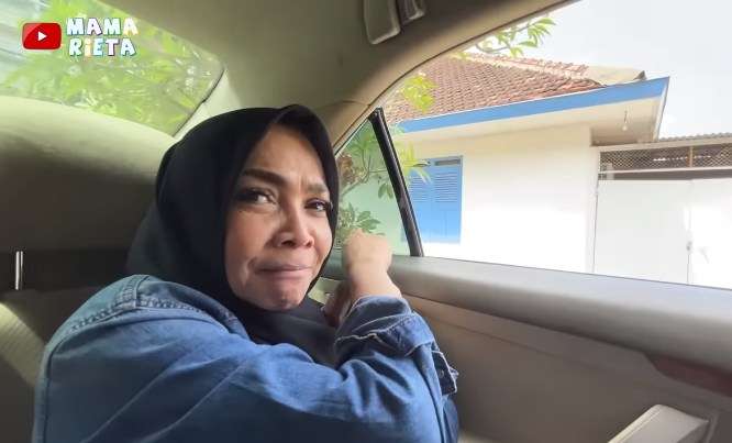Potret Rieta Amilia Pulang Kampung ke Yogyakarta, Rumah Masa Kecilnya Berada di Komplek Elit 