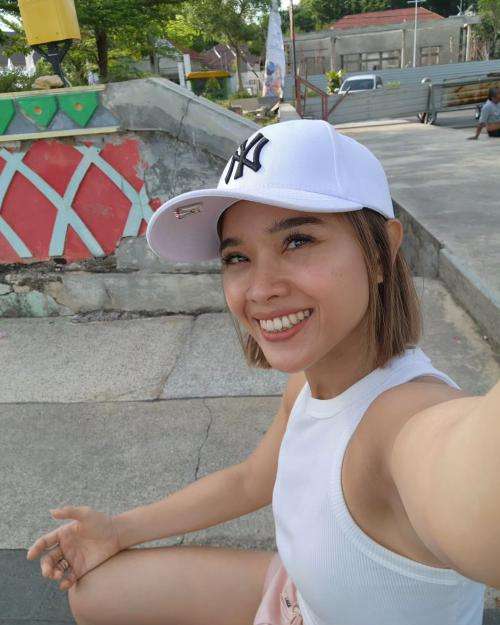 Jarang Muncul di TV, Potret Terbaru Winda Viska Pemeran Saschya Sitkom OB, Makin Body Goals 