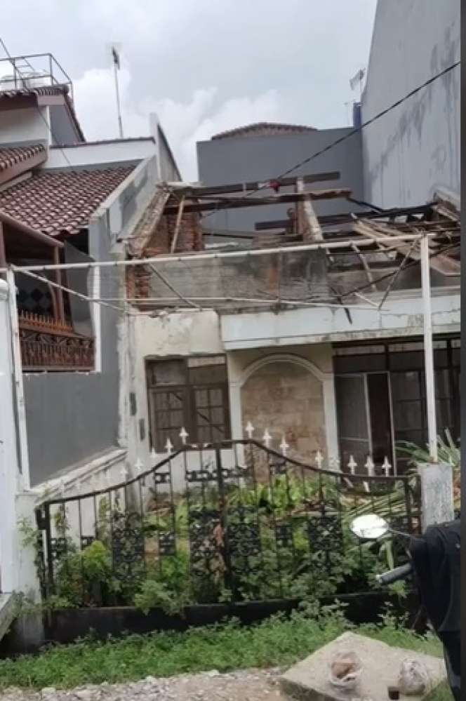 Pasangan Kekasih Ini Nekat Beli Rumah Tua Untuk Direnovasi, Tak Disangka Endingnya Malah Kayak Gini…