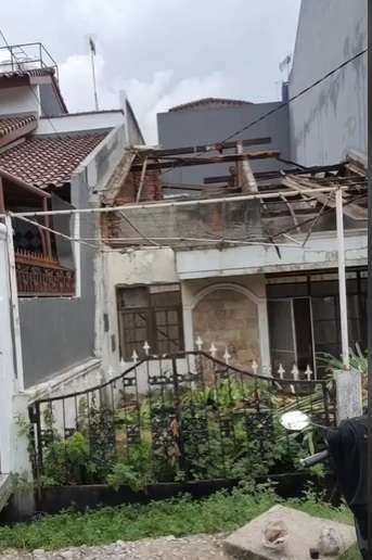 Pasangan Kekasih Ini Nekat Beli Rumah Tua Untuk Direnovasi, Tak Disangka Endingnya Malah Kayak Gini…
