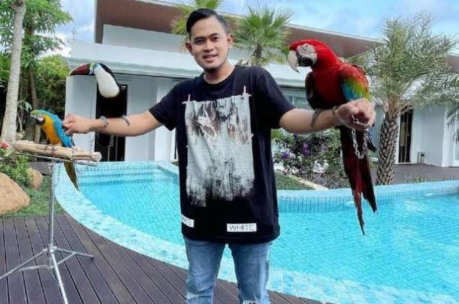 10 Potret Rumah Artis ini Punya Kebun Binatang Pribadi, Raline Shah Lebih Sultan dari Raffi Ahmad!